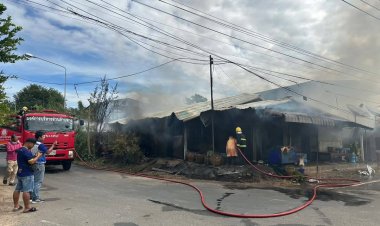 ลูกทรพีทาสเหล้า!ขอเงินแม่หวังไปซื้อสุราไม่ได้โมโหเผาบ้านทิ้ง