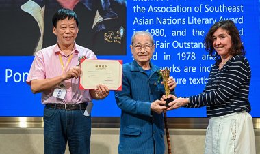 2 กวีไทย รับรางวัลเทศกาลกวีนิพนธ์นานาชาติ “โป๋อ๋าว” ครั้งที่ 7