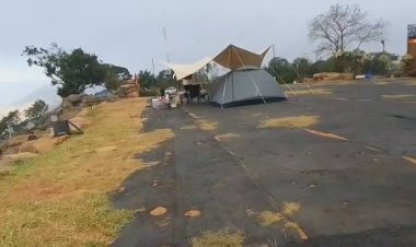 นักท่องเที่ยวแห่กางเต็นท์สัมผัสลมหนาวเย็น 16 องศา ที่เขายายเที่ยงโคราช