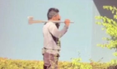 ครู-นักเรียน แตกตื่น ชายคลั่งเดินแบกขวาน ตะโกนอาละวาดลั่นทั่วโรงเรียน