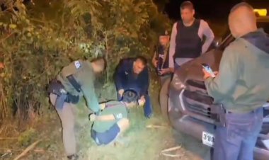 ตำรวจรวบทันควันหนุ่มขนยากบ้าแหกด่านทำรถจนท.พัง 2 คัน