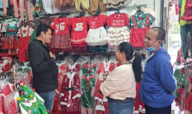 ชุดคริสต์มาสเทรนด์เขียวแดงมาแรงดันยอดขายร้านเสื้อผ้าโคราชคึกคัก