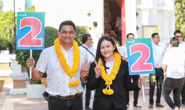 “หนูวรรณ”ลูกสาวลุงชาญใจดีถือฤกษ์วันสุดท้ายลงสมัคร ส.อบจ.ปทุมธานี สามโคกเขต2