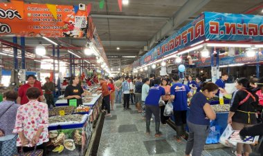 ตลาดรถไฟขอนแก่นเงินสะพัดแห่ซื้ออาหารทะเลฉลองส่งท้ายปี