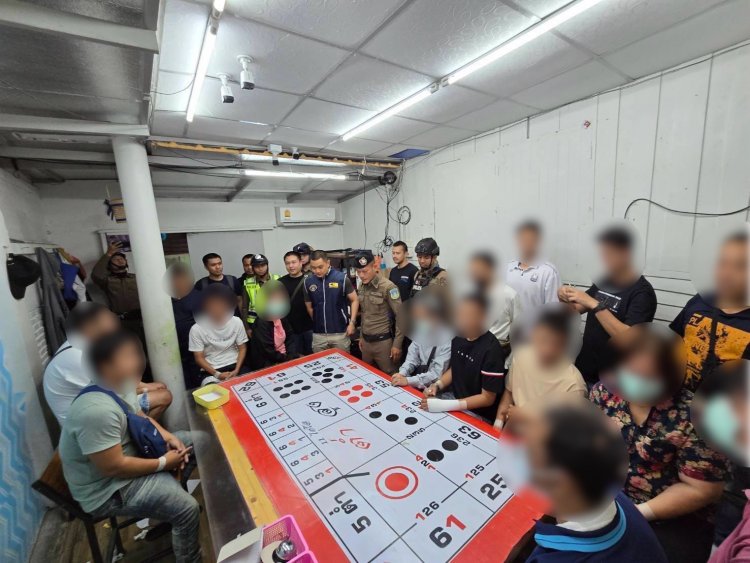 บุกจับบ่อนไฮโลเปิดกลางกรุงฯ รวบผีพนันกว่า 11 ชีวิต