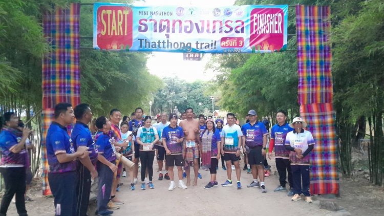 นอภ.ภูเขียว นำนักกีฬาฯ นุ่งผ้าขาวม้า11ศรี ร่วมวิ่งธาตุทองเทรล สร้างสีสันรับลมหนาว