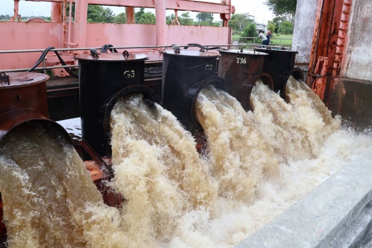 กรมชลประทานเร่งระบายน้ำท่วมเมืองนครศรีธรรมราช