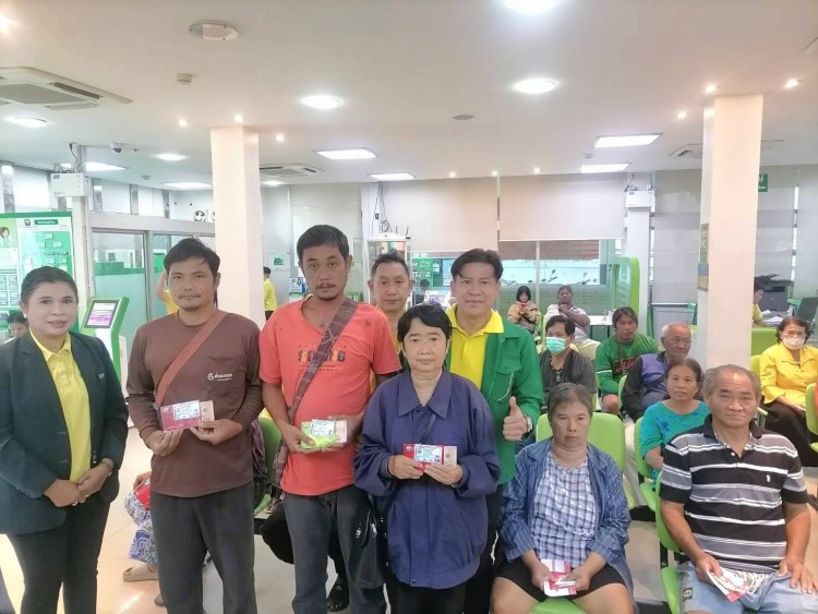 พิจิตรเงินสะพัด 666 ล้าน ธกส. โอนเงินจ่ายช่วยชาวนาตามนโยบายรัฐ...