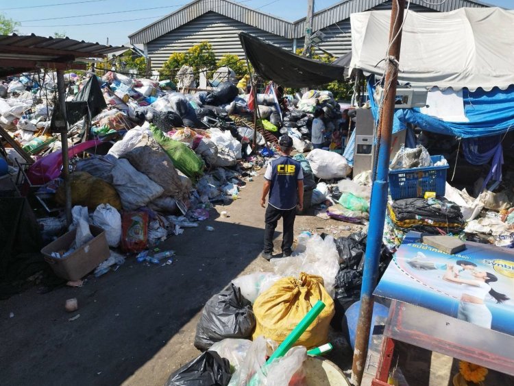 บุกจับ 14 ร้านค้าของเก่า ซอยโรงขยะอ่อนนุช สร้างมลพิษสิ่งแวดล้อม