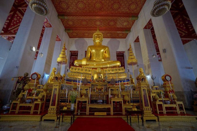 ส่งท้ายปีเที่ยวงาน "มหาธาตุ มหาธรรมนำสุข" ชมพระแสงราวเทียน สมบัติล้ำค่า