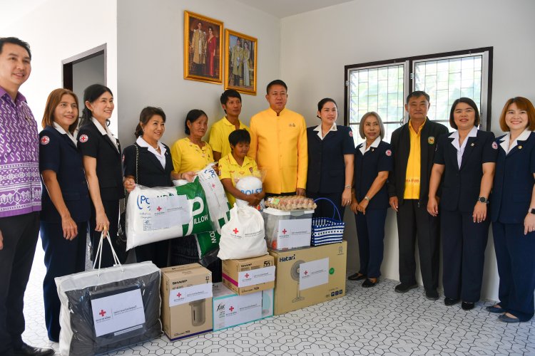 ชลบุรีมอบบ้านกาชาดรวมใจเฉลิมพระเกียรติในหลวงให้กับผู้ด้อยโอกาสในพื้นที่ อ.บ้านบึง 5 ราย