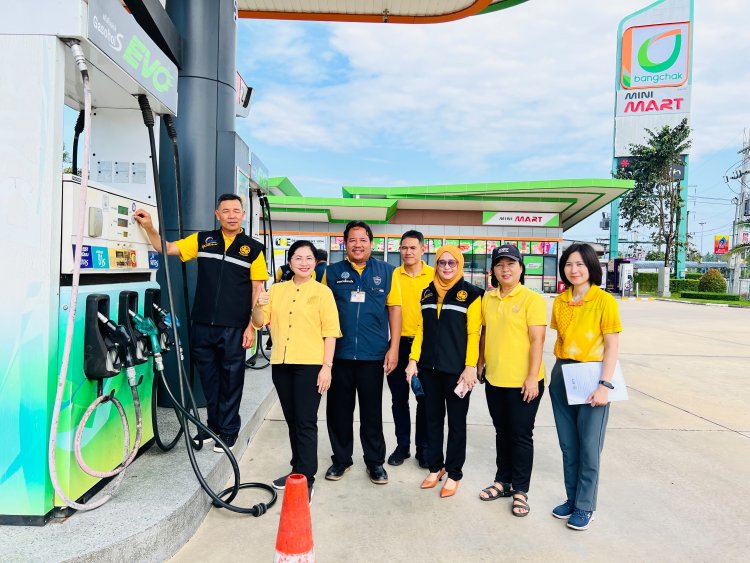 พาณิชย์จังหวัดนราธิวาส บูรณาการร่วมยะลาลุยตรวจสอบมาตรวัดน้ำมันรับปีใหม่