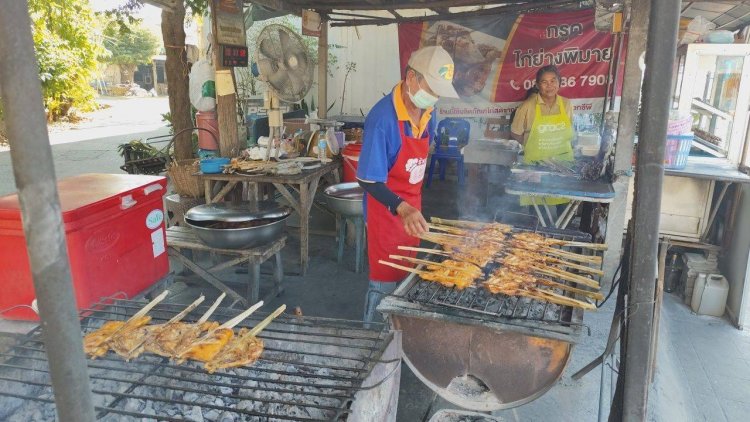 ไก่ย่าง"เจ้กรูด"โคราช ต้นตำรับสูตรเด็ดกินคลายหนาวยามเช้ารายได้สุดปัง