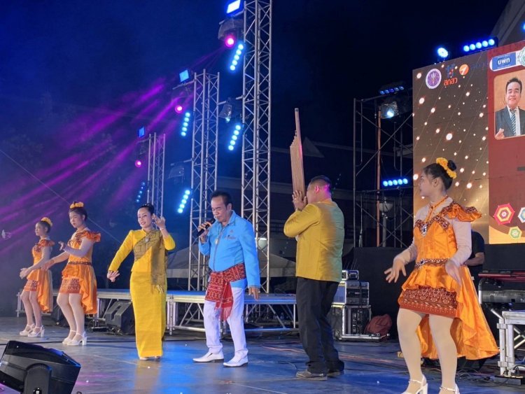 สภาวัฒนธรรมกาฬสินธุ์จัดใหญ่ หนุนการแสดงพื้นบ้าน หมอลำ-โปงลาง