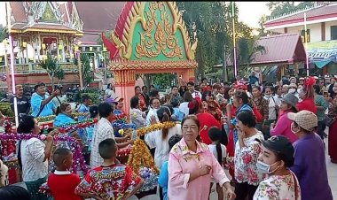 ชาวบ้านร่วมบุญ!!งานบวชนาคหมู่ 14 รูป ทั้งงานวันเดียวจบ