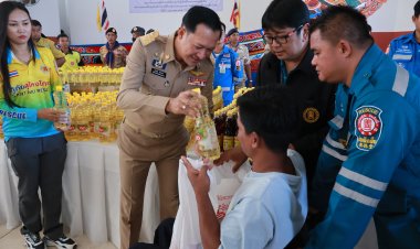 มูลนิธิป่อเต็กตึ๊ง กทม. มอบสิ่งของอุปโภค-บริโภคเหยื่อน้ำท่วมนราฯในโครงการ“ฟื้นฟูหลังน้ำลด”