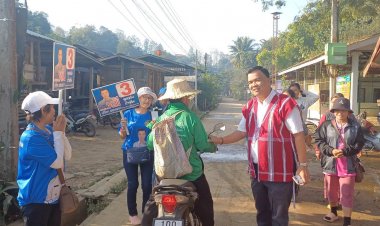 “ผู้ใหญ่หมี” เบอร์ 3 ลุยหาเสียง เดินไหว้ขอคะแนน บ้านปูแป้ และบ้านพะกา