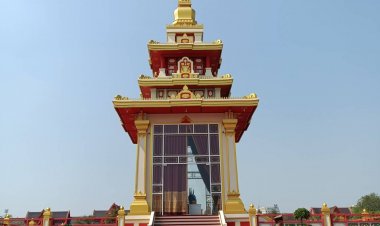 กราบไหว้สิ่งศักดิ์สิทธิ์รับปีใหม่ “วัดมหาธาตุ” นมัสการพระเก่าแก่ทางประวัติศาสตร์