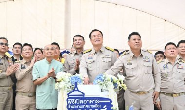 พ่อเมืองกระบี่ ร่วมต้อนรับ "อนุทิน"รมว.มหาดไทย เปิดอาคารสำนักงานเทศบาลเมืองคอหงส์หาดใหญ่-มอบโล่ "คนดีศรีคอหงส์"