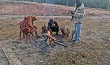 ภูเรือหนาวมากหลายหมู่บ้านแม่คะนิ้งขาวโพลน-แม่ค้าตลาดสดผิงไฟขายผักขายปลา