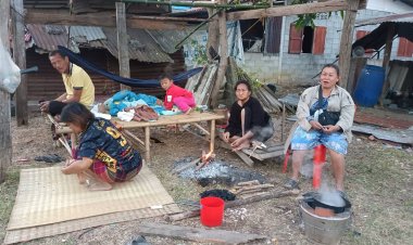 ร้านเอื้องฟ้าของชำก่อไฟให้ลูกค้าผิงแก้หนาวช่วงมาซื้อของ