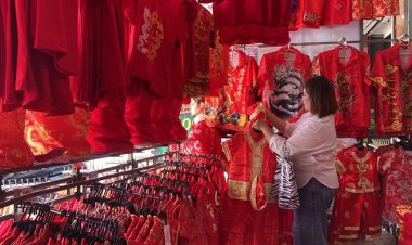 แม่ค้าเมืองพัทยาบ่นอุบปีนี้เงียบเหงาเสื้อแดงตรุษจีนขายไม่ดี