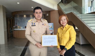 ชาวบ้านบุกยื่นหนังสือผู้ว่าฯศรีสะเกษค้านคนมีมลทินมีชื่อเสนอรับรางวัล“คนดีศรีสะเกษ”