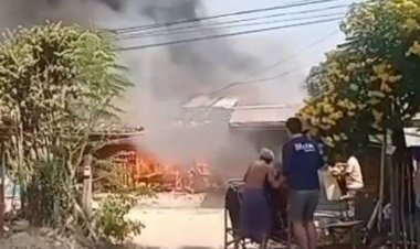 คุณตาอุทัยธานีวัย 77 ปีเข่าทรุดไฟบึ้มเปลวเพลิงลุกไหม้บ้านเสียหายทั้งหลัง