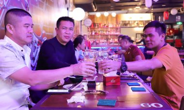 ชวนไปนั่งชิลบรรยากาศเก่าๆ ยุค90s ณ ร้าน "เพื่อนกัน เกาะล้าน”(Bar & Restaurant)