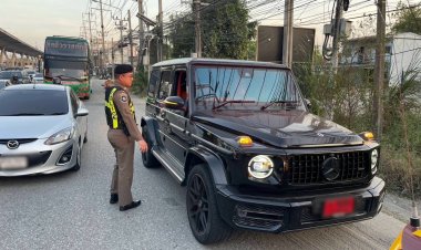 ตำรวจทางหลวงสกัดจับหนุ่มขับรถหรูสวมป้ายแดงปลอม