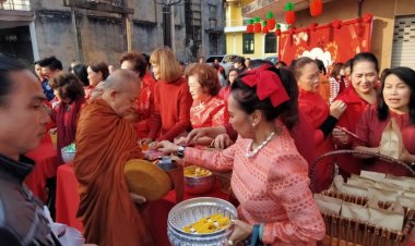 “ไทย-จีน-ลาว-เวียดนาม”ทำบุญตักบาตรตรุษจีน​สืบสานประเพณีอันดีงาม
