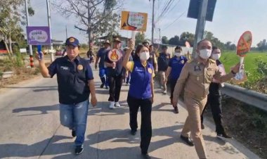 ผู้ว่าฯปทุมธานีลุยรณรงค์ใช้จุลินทรีย์ย่อยสลายตอซังและฟางข้าวแทนเผาทำลาย