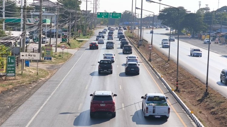 แห่กลับกรุงถนนมิตรภาพรถแยกบ้านวัดโคราชรถติดหนึบ