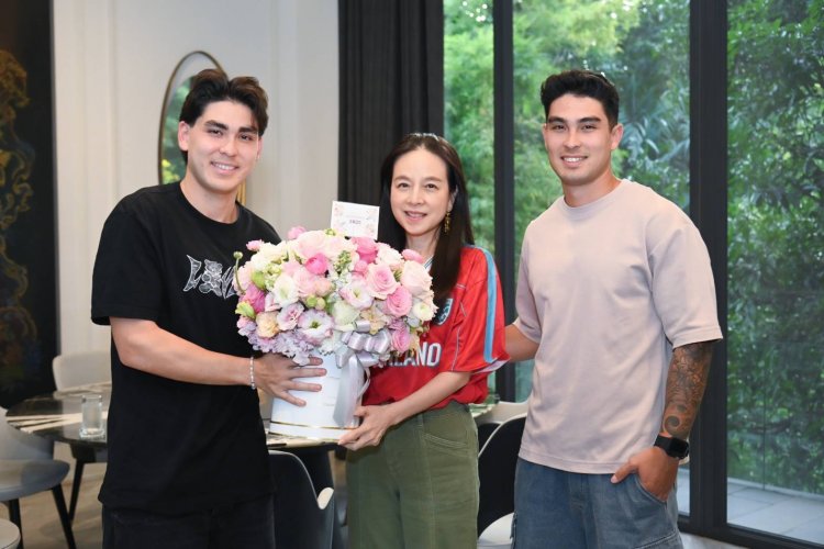 "มาดามแป้ง" ตั้งจอยักษ์หน้าอินดอร์ ชวนแฟนบอลลุ้นแชมป์นัดสอง