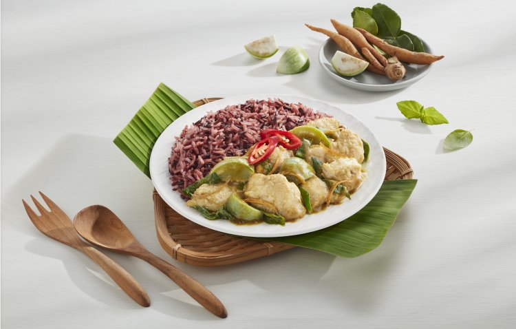 Chef Cares เสิร์ฟเมนู 'แกงเขียวหวานอกไก่ผัดแห้งและข้าว' ความอร่อยแบบไทยแท้