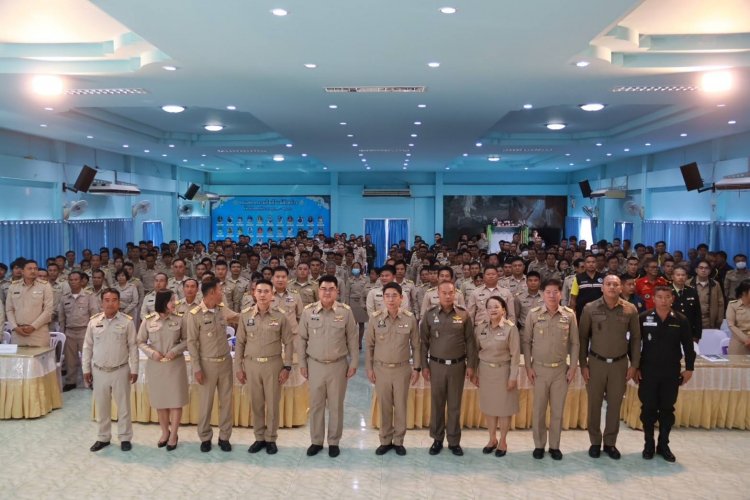 พ่อเมืองตาก เน้นย้ำ การแก้ไขปัญหาความยากจน ยาเสพติด การปรับโครงสร้างหนี้