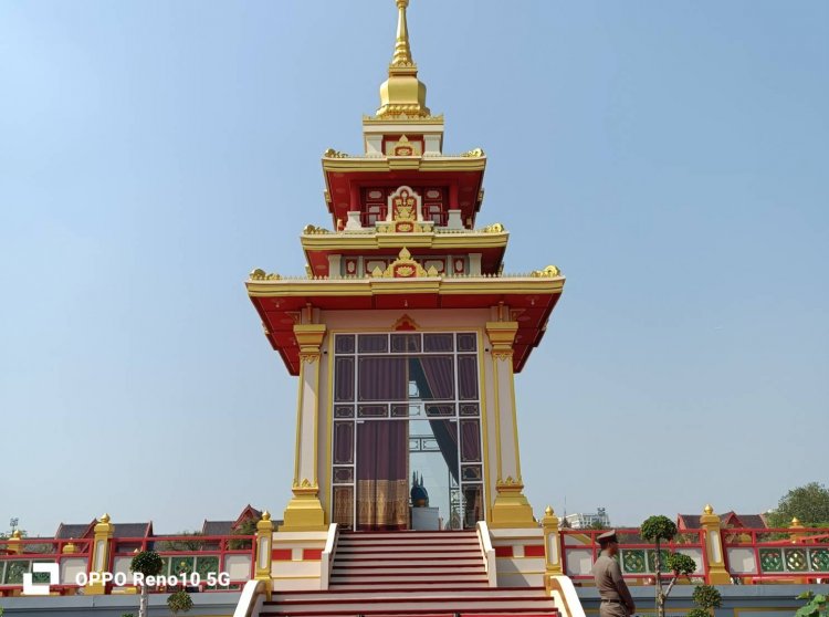 กราบไหว้สิ่งศักดิ์สิทธิ์รับปีใหม่ “วัดมหาธาตุ” นมัสการพระเก่าแก่ทางประวัติศาสตร์