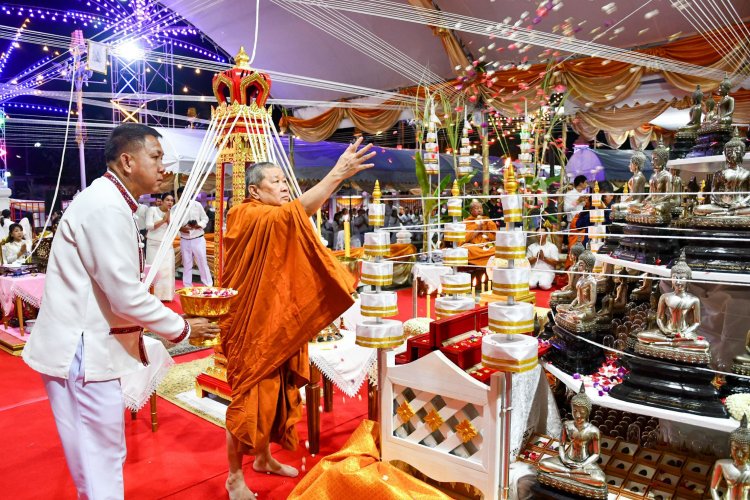ยิ่งใหญ่!เกจิดังทั่วประเทศ นั่งปรกอธิฐานจิตพุทธาภิเษกเหรียญรุ่น สร้างศาลหลักเมืองชลบุรี