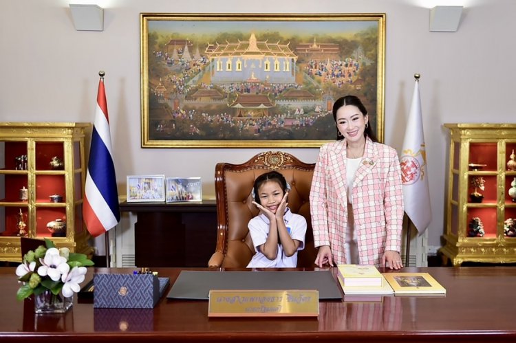 นายกฯชื่นชมเด็กเก่งด้อยโอกาสให้กำลังใจอย่าท้อแท้ในการดำรงชีวิต