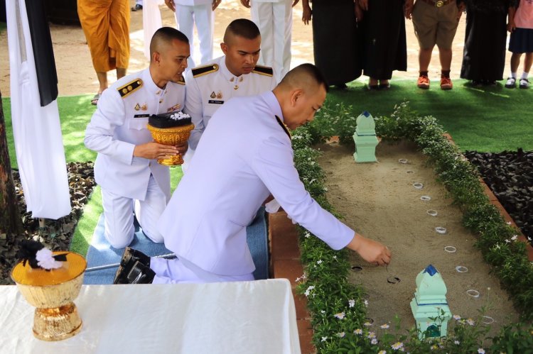 พระราชทานดินฝังศพ " พ.ต.ท. สุวิทย์-ด.ต.โดม ช่วยเทวฤทธิ์"สองพ่อลูกเหยื่อบึ้มศรีสาคร