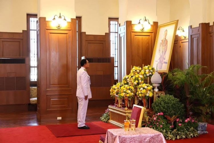 โปรดเกล้าฯให้องคมนตรีมอบประกาศนียบัตรชั้นสูงกิตติมศักดิ์ สถาบันพระปกเกล้า