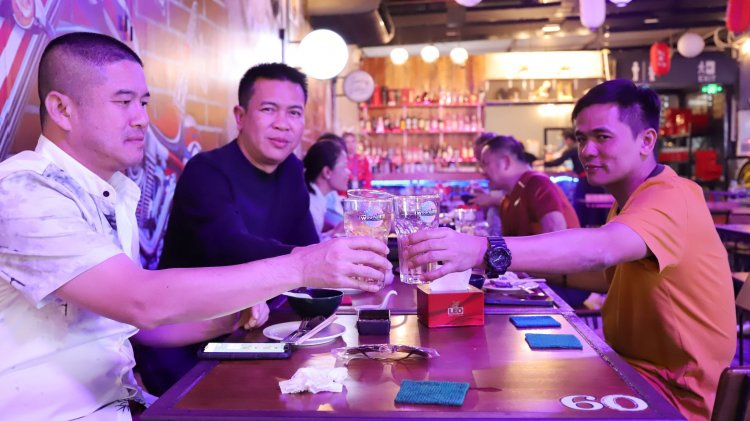 ชวนไปนั่งชิลบรรยากาศเก่าๆ ยุค90s ณ ร้าน "เพื่อนกัน เกาะล้าน”(Bar & Restaurant)
