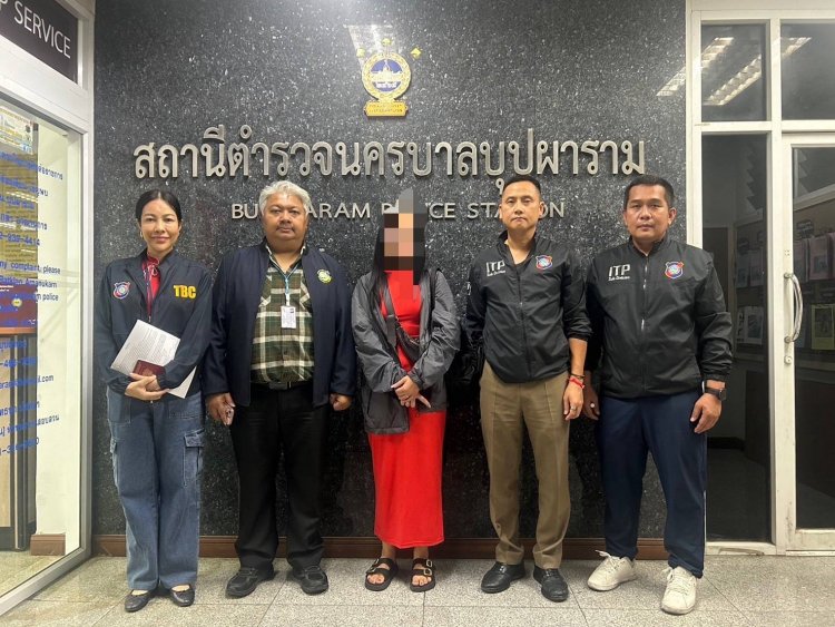 ตำรวจท่องเที่ยวกองสืบสวนบุกรวบไกด์เถื่อนสาวชาวรัสเซีย