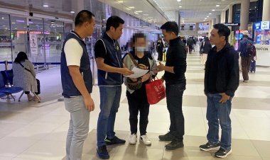 รวบ"สาวใหญ่"คาสนามบิน เปิดบัญชีให้ แก๊งโรแมนซ์สแกม เอี่ยวคดีโกง 6.2 พันล้าน