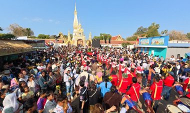 พลังศรัทธานับแสนร่วมพิธีศักดิ์สิทธิ์แห่พระอุปคุตนครพนม