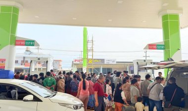 ขาดแคลนหนัก!เมียนมาทะลักแม่สอด แห่เติมน้ำมันรถล้นปั๊ม หลังไทยตัดไฟ-น้ำมัน-เน็ต