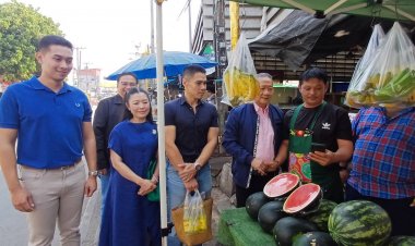 "นายกฝอ" แคนดิเดต นายกนครแม่สอด ลุยพบปะแม่ค้า-พ่อค้า ตลาดสดบ้านเหนือ