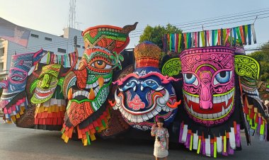 สุดยิ่งใหญ่ สีสัน ตระกาลตา “ผีตาโขน” ร่วมริ้วขบวนแห่งานดอกฝ้ายบานเมืองเลย