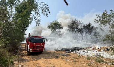 ระดมรถดับเพลิงสกัดไฟไหม้บ่อขยะเนื้อที่กว่า 45 ไร่ใกล้ชุมชนจ้าละหวั่น