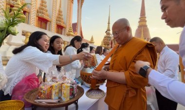 ขอนแก่นพร้อมใจนุ่งขาวห่มขาวทำบุญตักบาตรเนื่องในวันมาฆบูชาแน่นวัด